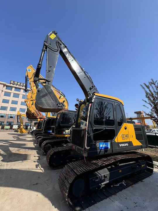 Used Volvo 14 Tonne Crawler Excavator Volvo Ec140 Excavator Good Condition Low Price Good Quality for Sale - Kāpurķēžu ekskavators: foto 4 Used Volvo 14 Tonne Crawler Excavator Volvo Ec140 Excavator Good Condition Low Price Good Quality for Sale - Kāpurķēžu ekskavators: foto 4