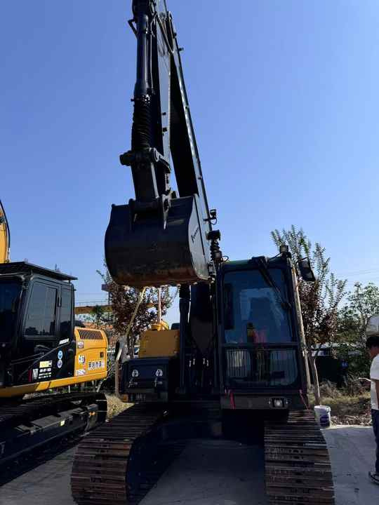 Used Volvo 14 Tonne Crawler Excavator Volvo Ec140 Excavator Good Condition Low Price Good Quality for Sale - Kāpurķēžu ekskavators: foto 5 Used Volvo 14 Tonne Crawler Excavator Volvo Ec140 Excavator Good Condition Low Price Good Quality for Sale - Kāpurķēžu ekskavators: foto 5