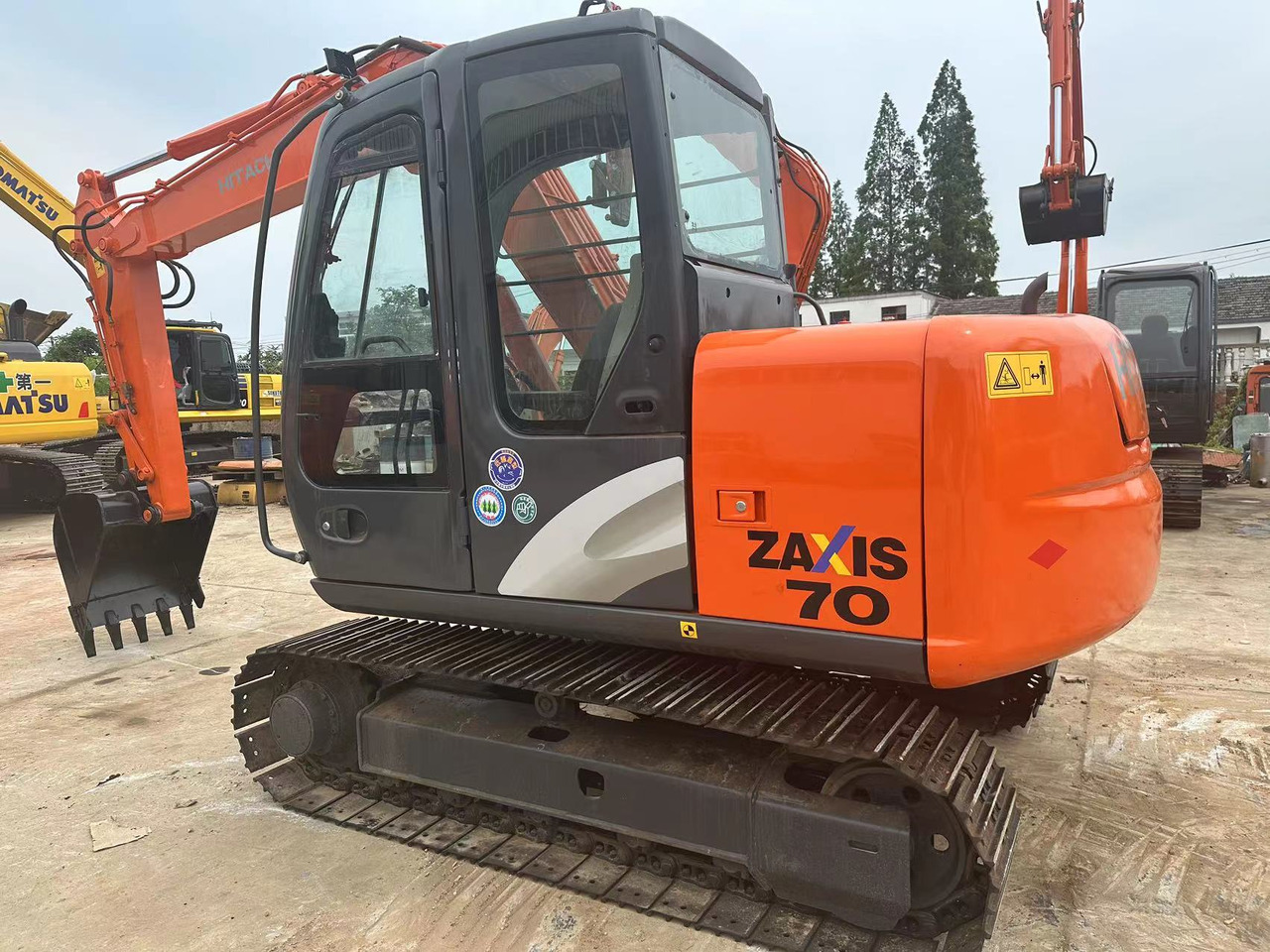 Second-hand excavator HITACHI ZX70 mini - Ekskavators: foto 1 Second-hand excavator HITACHI ZX70 mini - Ekskavators: foto 1