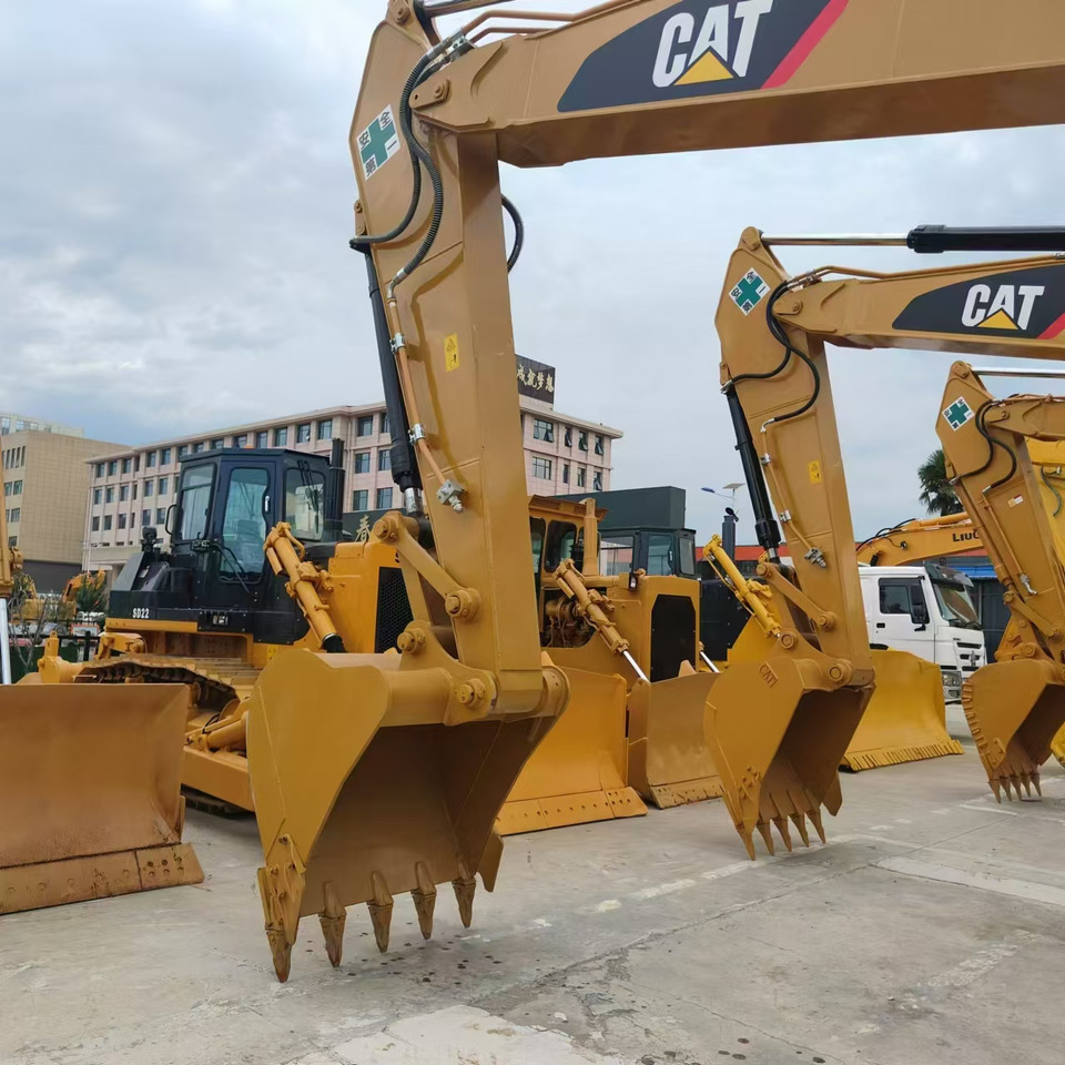 Used high quality excavator CAT 323D2L Made in Japan - Kāpurķēžu ekskavators: foto 4 Used high quality excavator CAT 323D2L Made in Japan - Kāpurķēžu ekskavators: foto 4