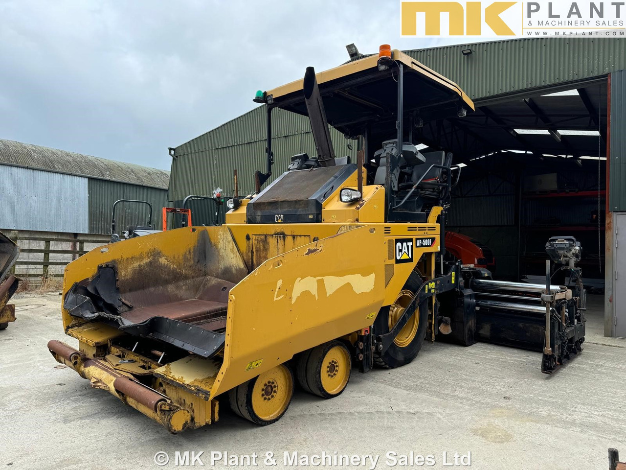 CATERPILLAR AP500F - Asfalta klājējs: foto 2 CATERPILLAR AP500F - Asfalta klājējs: foto 2