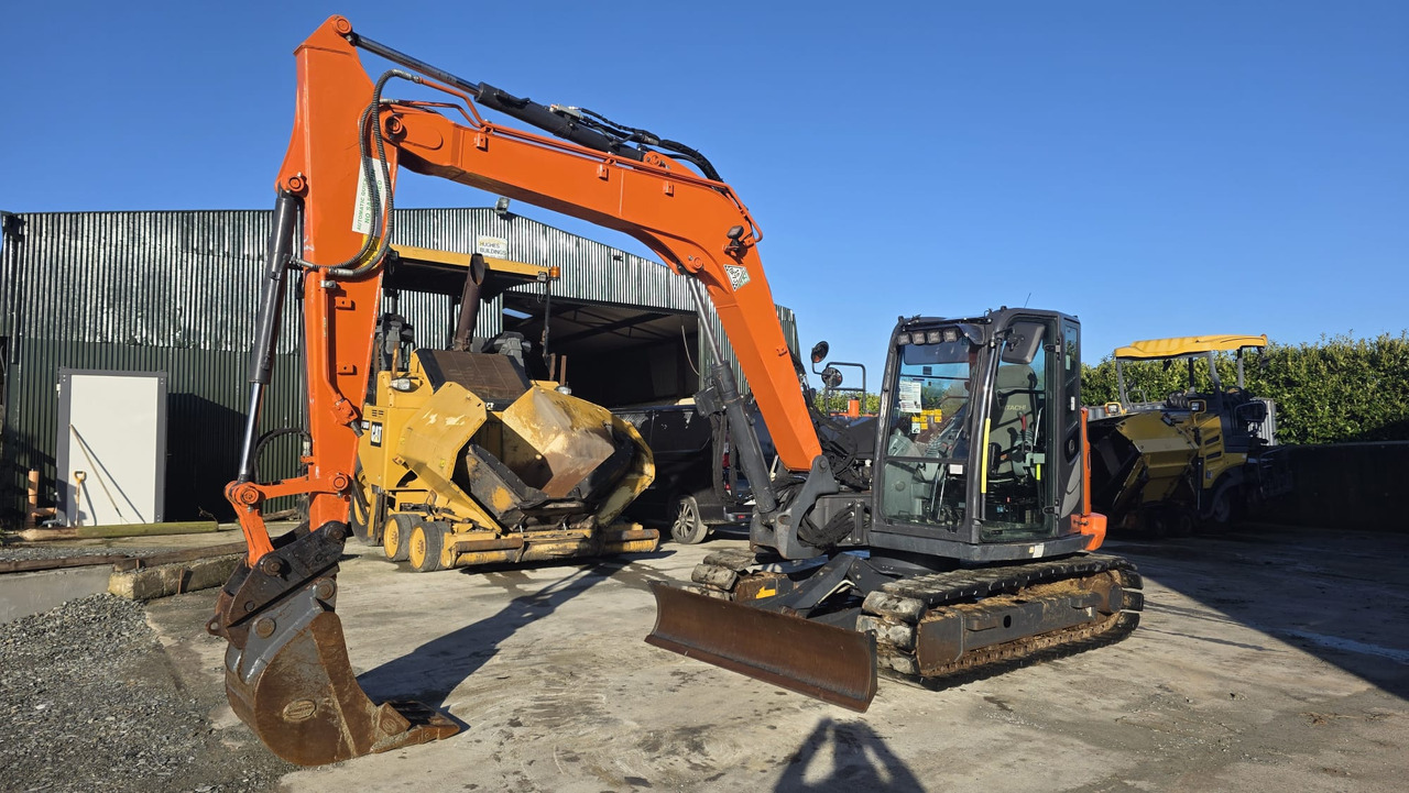 HITACHI ZX85USB-6 - Ekskavators: foto 1 HITACHI ZX85USB-6 - Ekskavators: foto 1