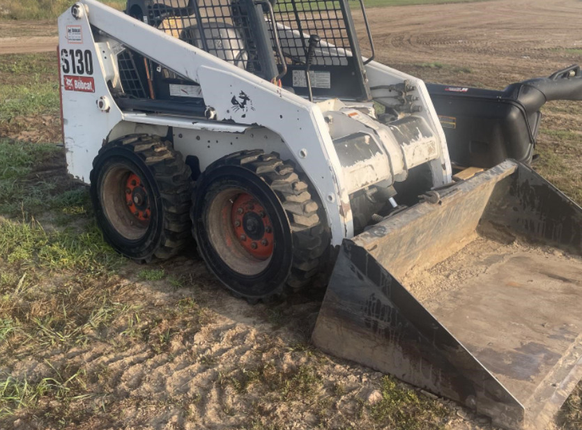 BOBCAT S130 - Kompaktiekrāvējs: foto 2 BOBCAT S130 - Kompaktiekrāvējs: foto 2