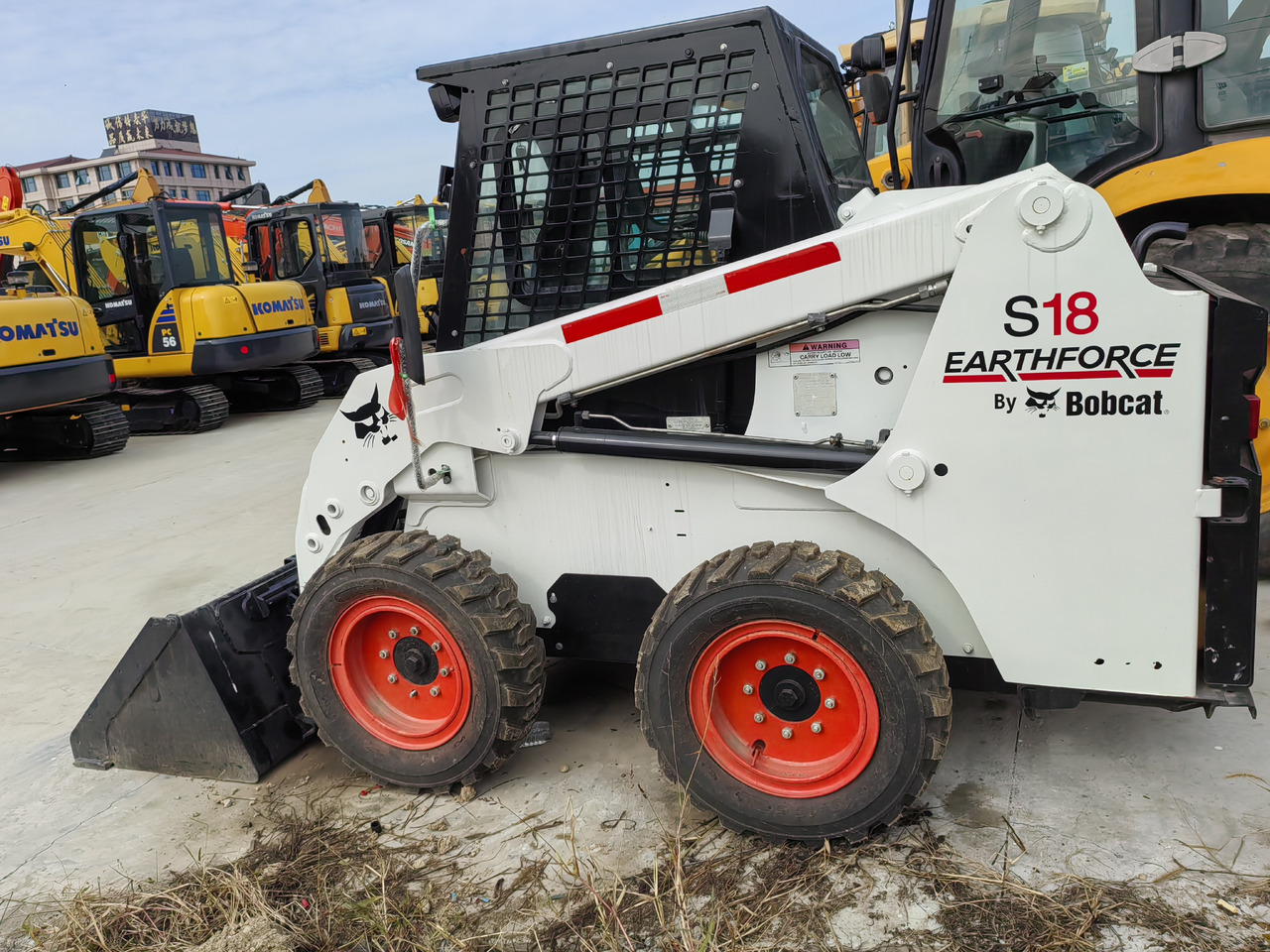 BOBCAT S18 - Kompaktiekrāvējs: foto 1 BOBCAT S18 - Kompaktiekrāvējs: foto 1