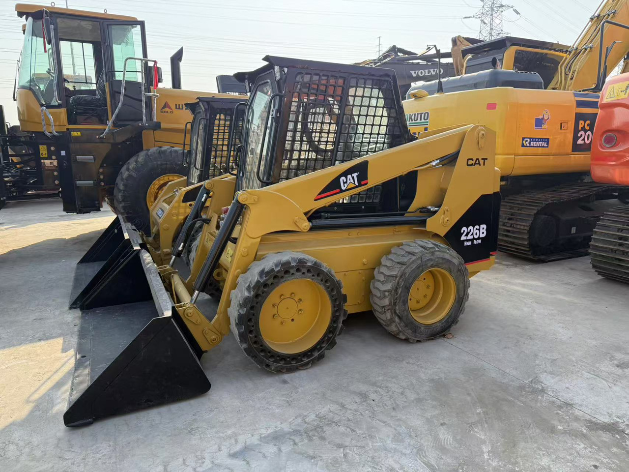 CATERPILLAR 226B - Kompaktiekrāvējs: foto 1 CATERPILLAR 226B - Kompaktiekrāvējs: foto 1