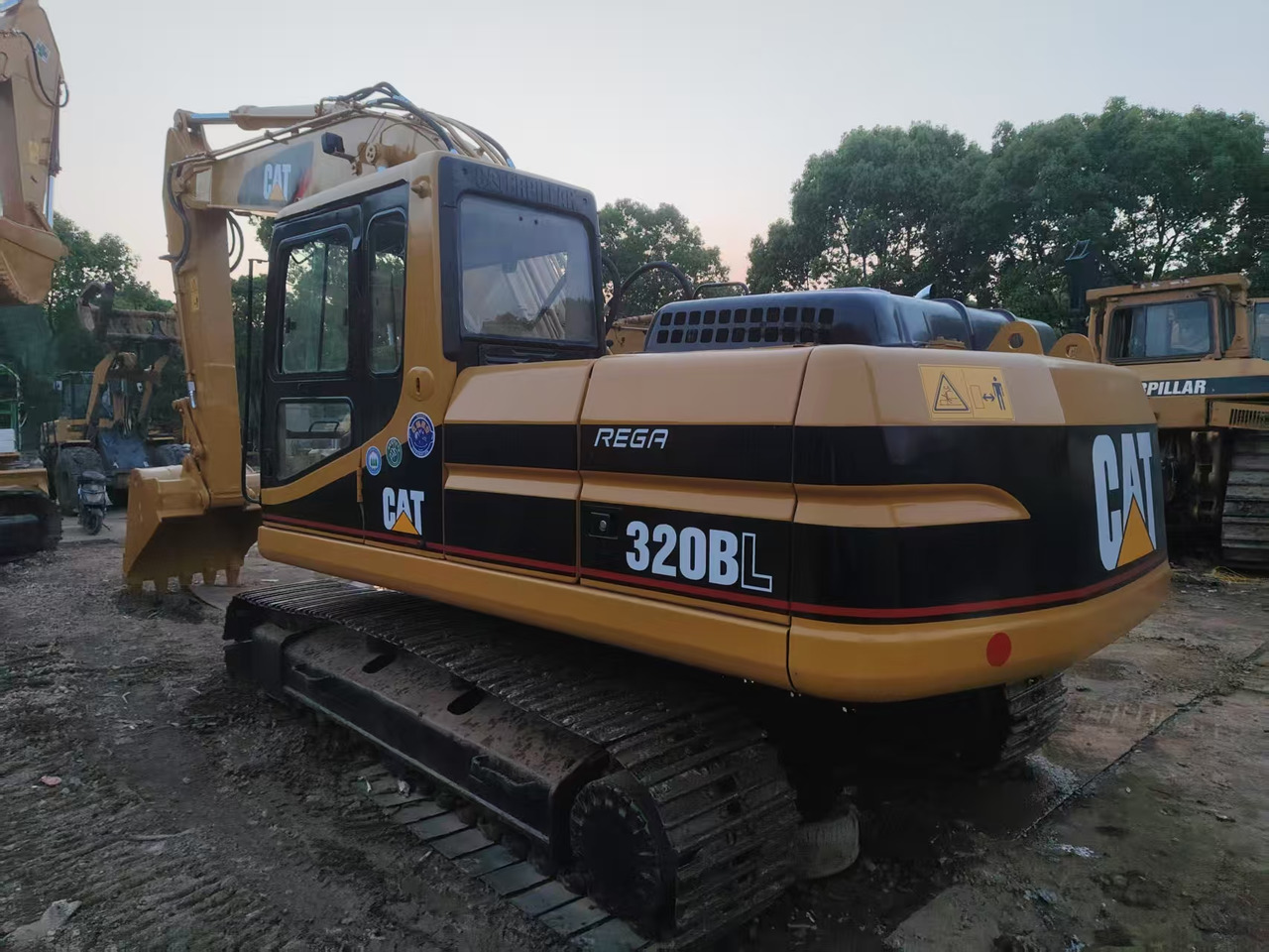 CATERPILLAR 320B - Kāpurķēžu ekskavators: foto 5 CATERPILLAR 320B - Kāpurķēžu ekskavators: foto 5
