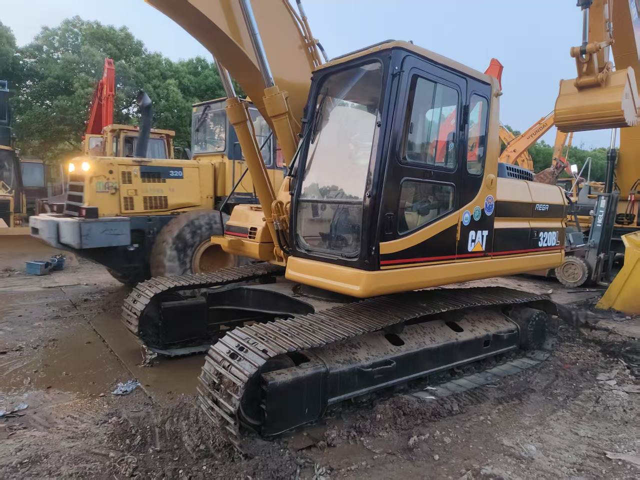 CATERPILLAR 320B - Kāpurķēžu ekskavators: foto 4 CATERPILLAR 320B - Kāpurķēžu ekskavators: foto 4