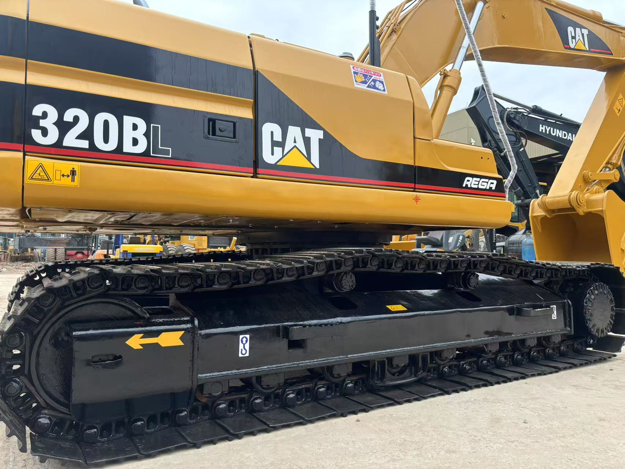 CATERPILLAR 320B - Kāpurķēžu ekskavators: foto 4 CATERPILLAR 320B - Kāpurķēžu ekskavators: foto 4