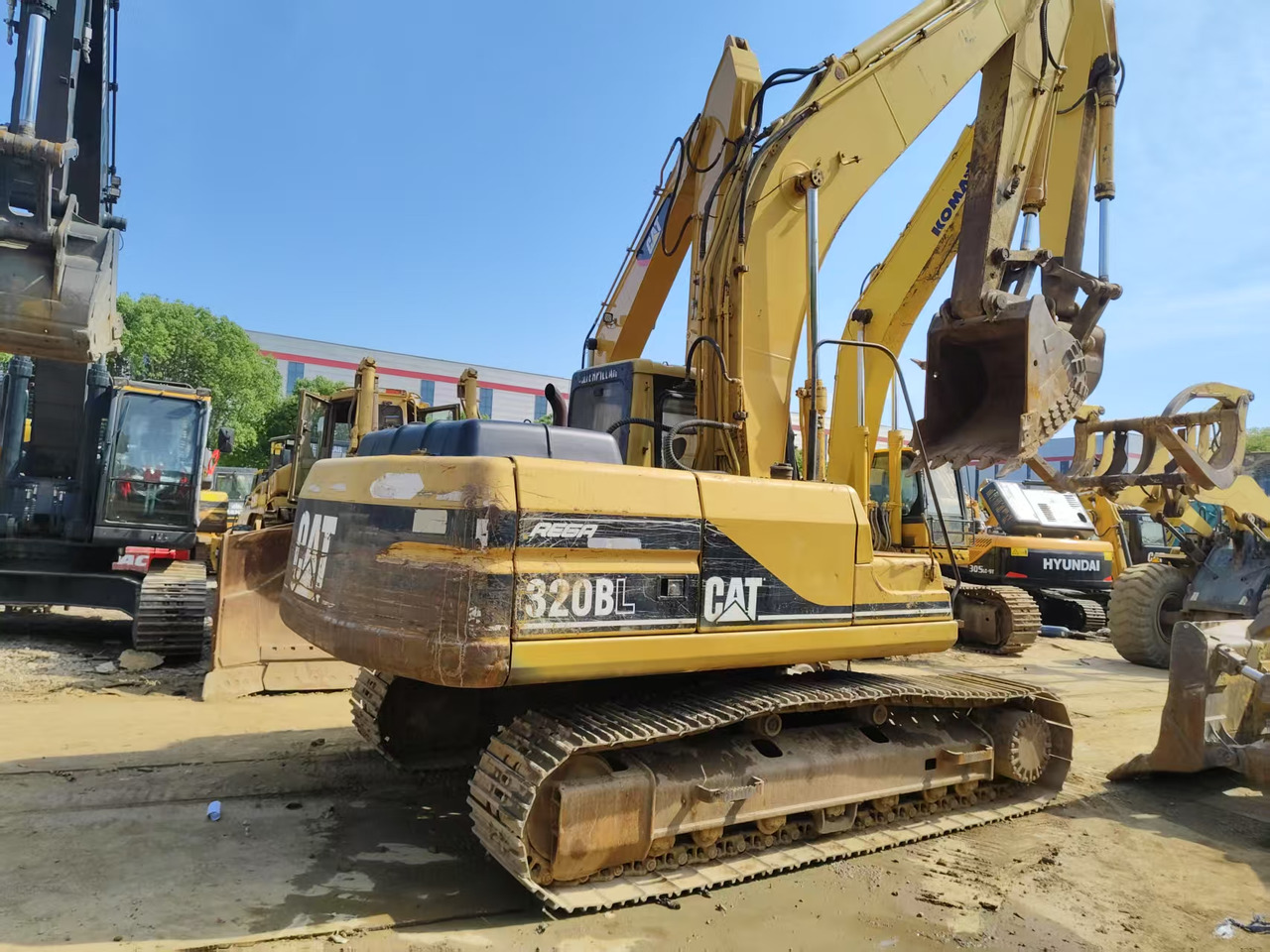 CATERPILLAR 320BL - Kāpurķēžu ekskavators: foto 1 CATERPILLAR 320BL - Kāpurķēžu ekskavators: foto 1