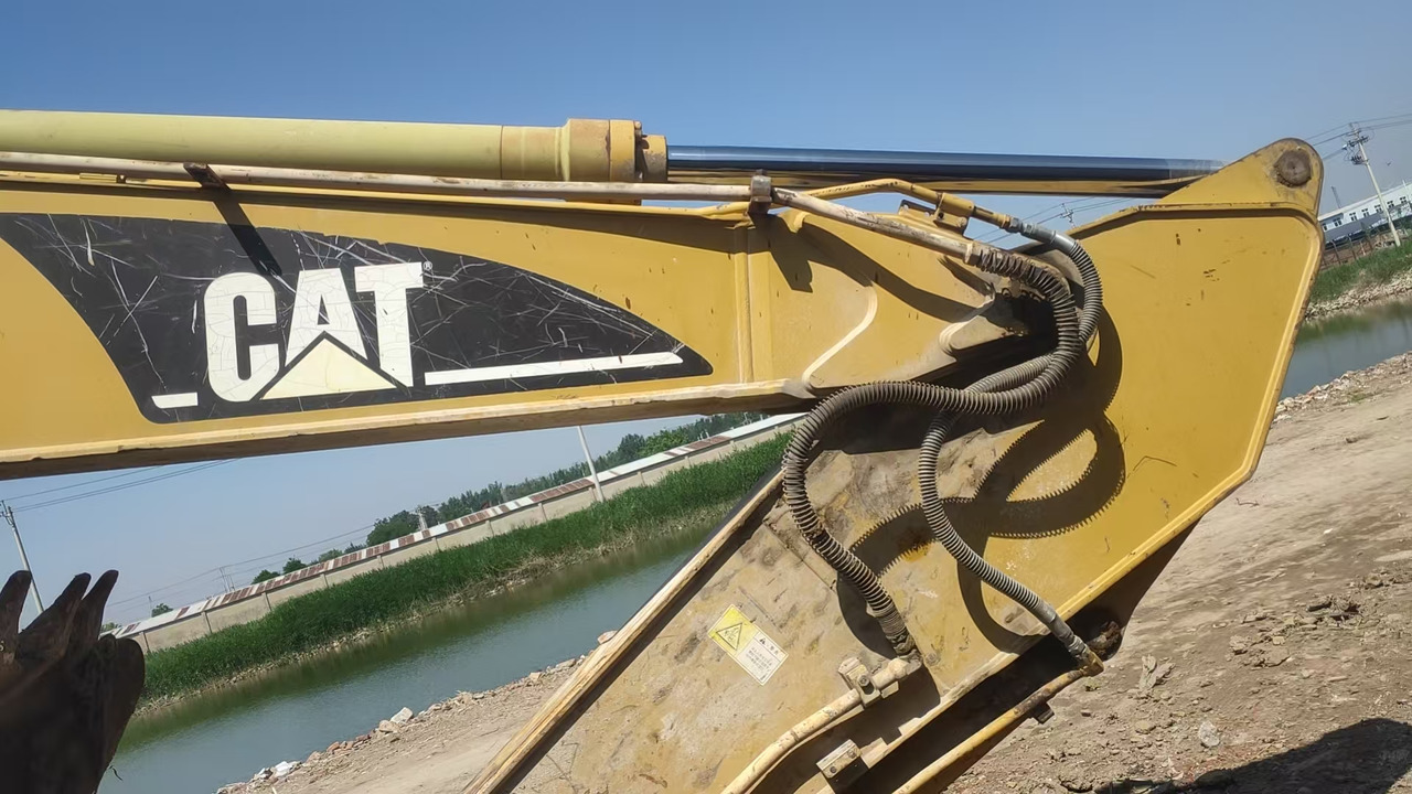 CATERPILLAR 320C - Kāpurķēžu ekskavators: foto 2 CATERPILLAR 320C - Kāpurķēžu ekskavators: foto 2