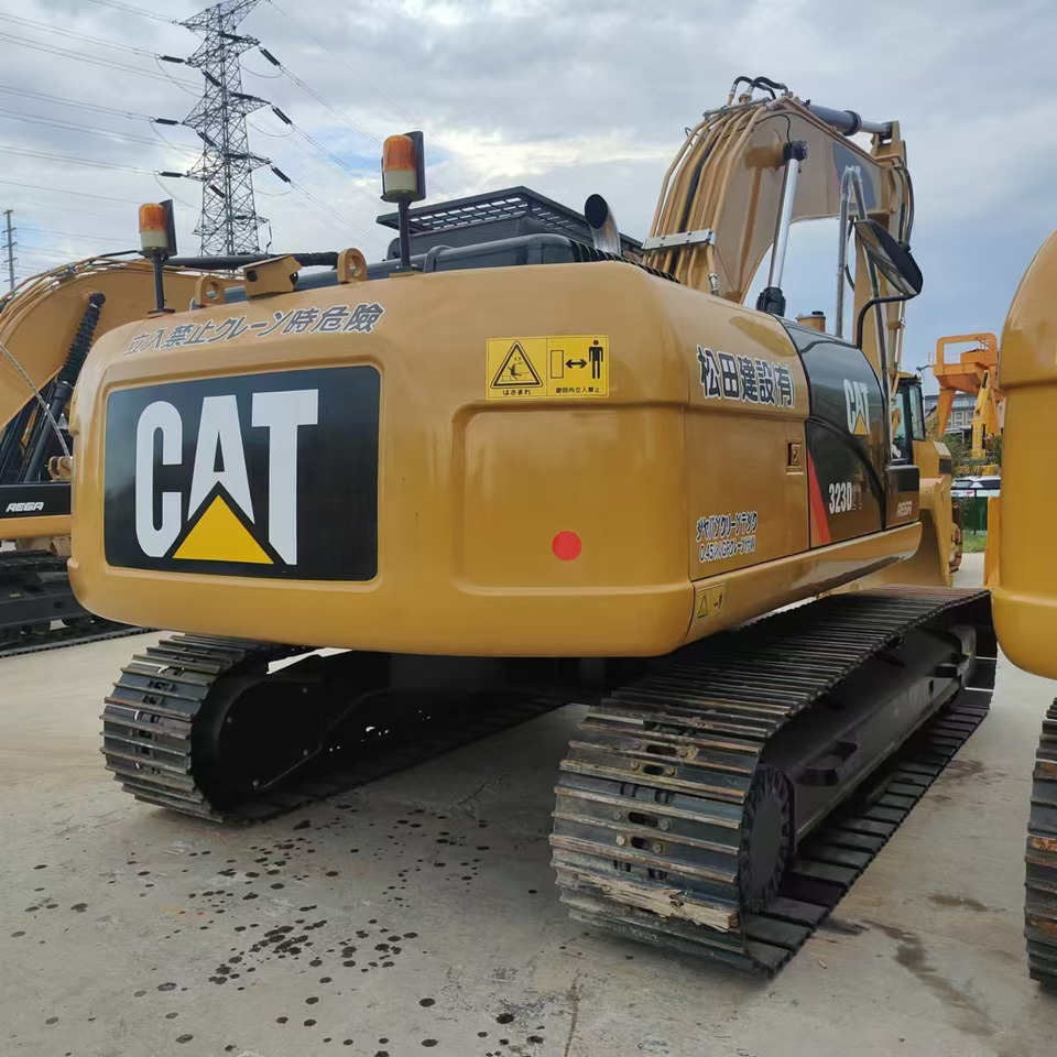 CATERPILLAR 323D - Kāpurķēžu ekskavators: foto 3 CATERPILLAR 323D - Kāpurķēžu ekskavators: foto 3