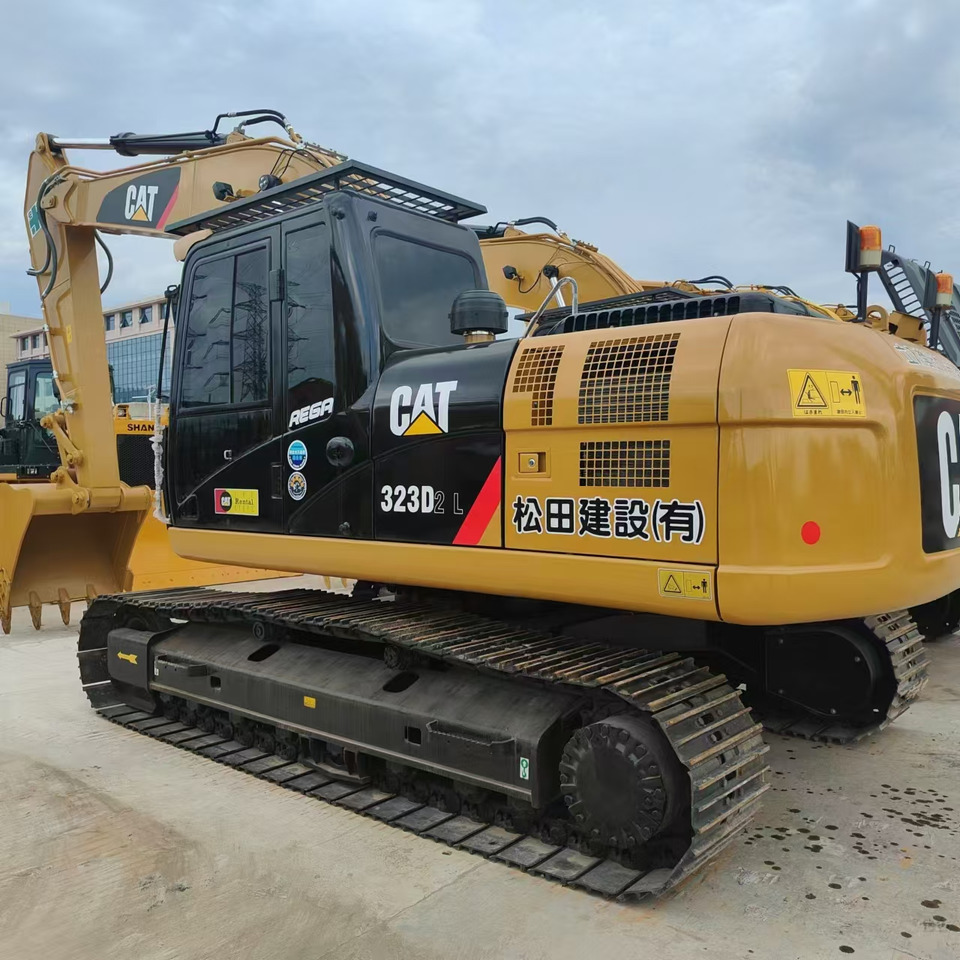 CATERPILLAR 323D - Kāpurķēžu ekskavators: foto 1 CATERPILLAR 323D - Kāpurķēžu ekskavators: foto 1
