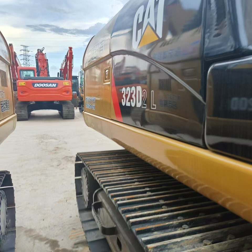 CATERPILLAR 323D - Kāpurķēžu ekskavators: foto 4 CATERPILLAR 323D - Kāpurķēžu ekskavators: foto 4