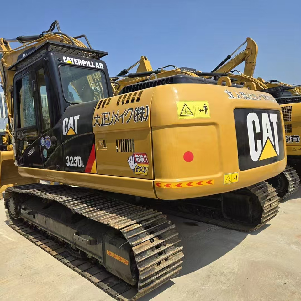 CATERPILLAR 323D2 - Kāpurķēžu ekskavators: foto 1 CATERPILLAR 323D2 - Kāpurķēžu ekskavators: foto 1