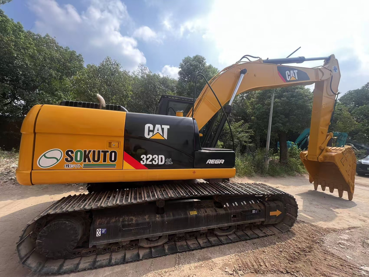 CATERPILLAR 323D2L - Kāpurķēžu ekskavators: foto 4 CATERPILLAR 323D2L - Kāpurķēžu ekskavators: foto 4