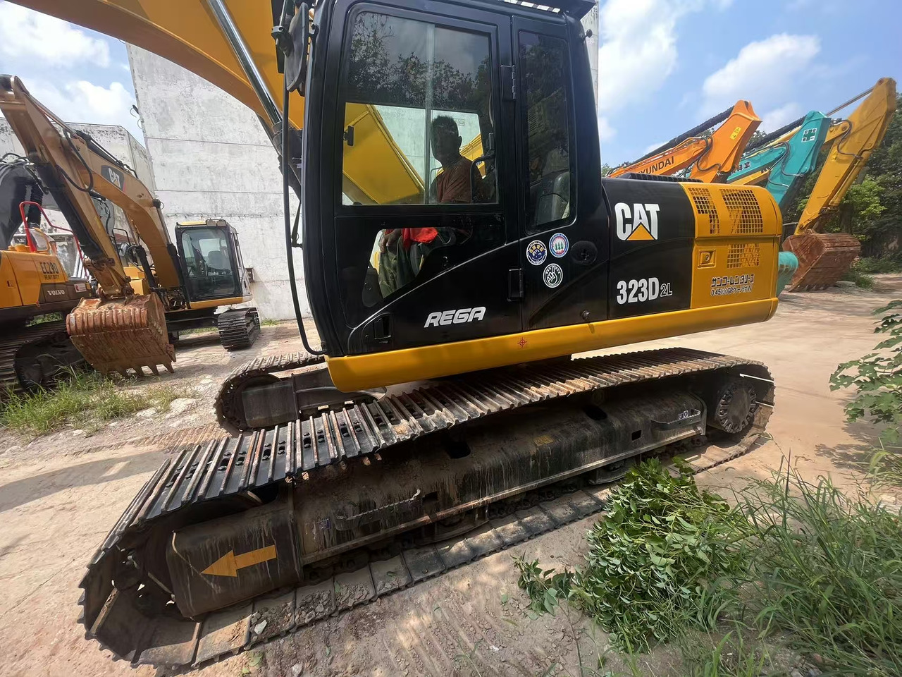 CATERPILLAR 323D2L - Kāpurķēžu ekskavators: foto 3 CATERPILLAR 323D2L - Kāpurķēžu ekskavators: foto 3