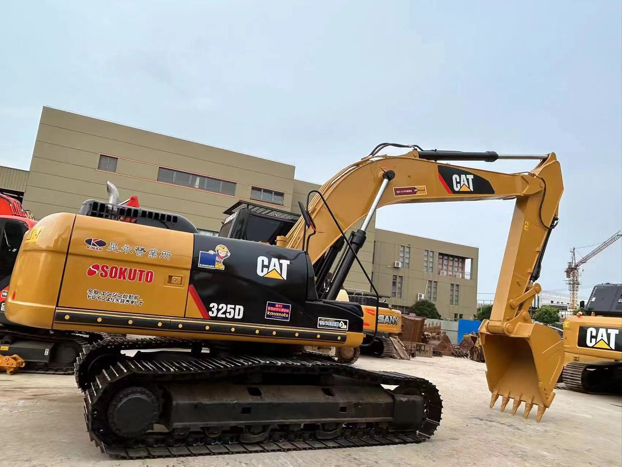 CATERPILLAR 325D - Kāpurķēžu ekskavators: foto 1 CATERPILLAR 325D - Kāpurķēžu ekskavators: foto 1