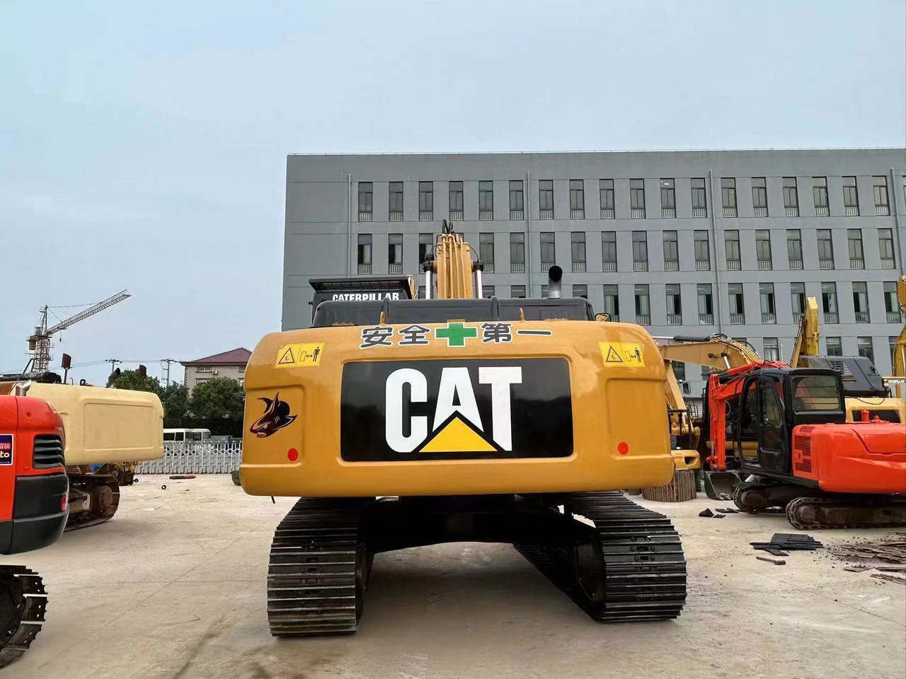 CATERPILLAR 325D - Kāpurķēžu ekskavators: foto 3 CATERPILLAR 325D - Kāpurķēžu ekskavators: foto 3