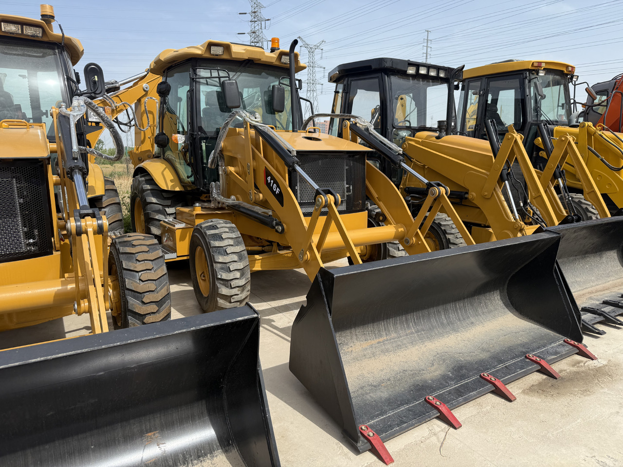 CATERPILLAR 416F - Ekskavators-iekrāvējs: foto 2 CATERPILLAR 416F - Ekskavators-iekrāvējs: foto 2