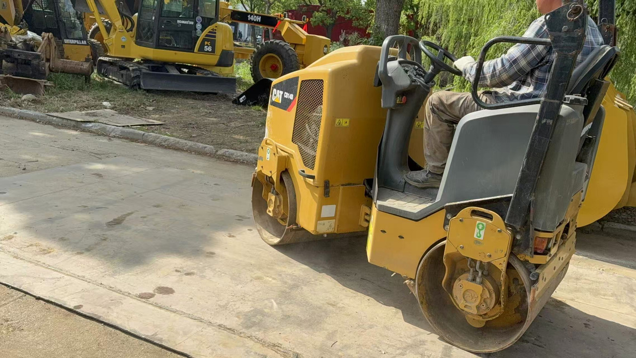 CATERPILLAR CB14B - Ceļu veltnis: foto 4 CATERPILLAR CB14B - Ceļu veltnis: foto 4