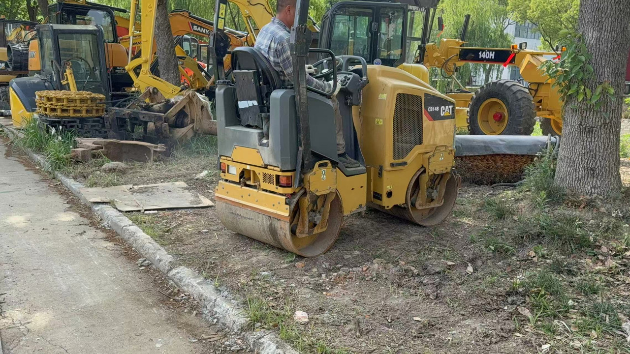 CATERPILLAR CB14B - Ceļu veltnis: foto 1 CATERPILLAR CB14B - Ceļu veltnis: foto 1