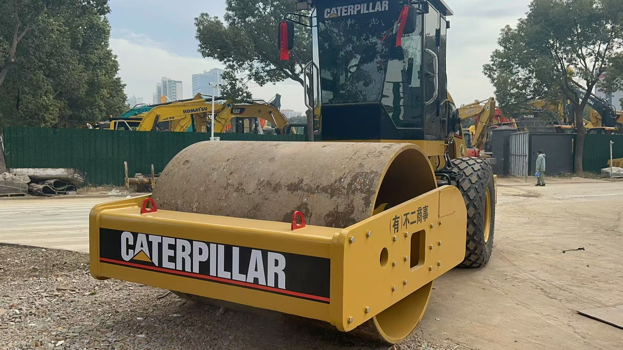 CATERPILLAR CS683E - Ceļu veltnis: foto 1 CATERPILLAR CS683E - Ceļu veltnis: foto 1