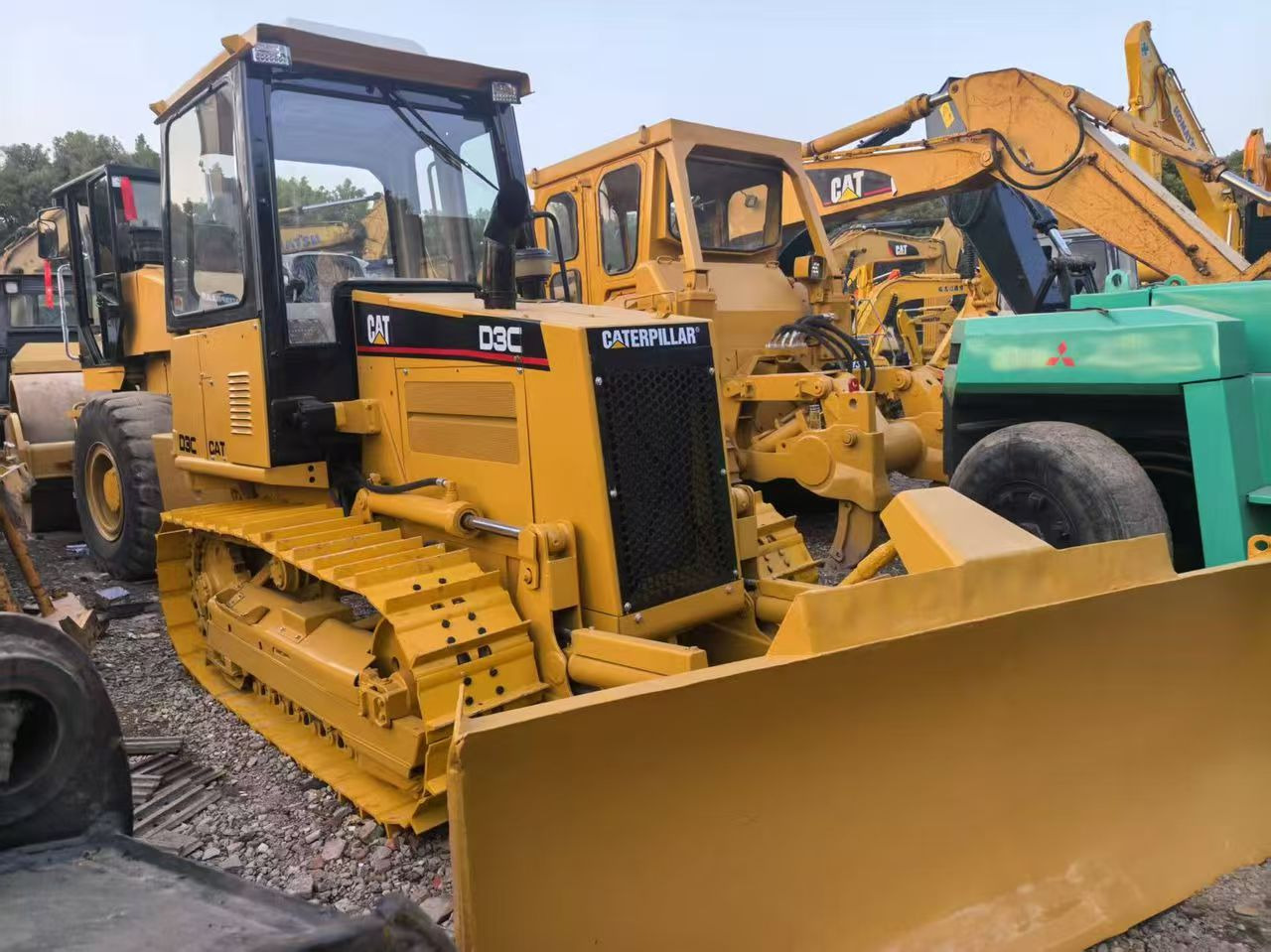 CATERPILLAR D3C - Buldozers: foto 1 CATERPILLAR D3C - Buldozers: foto 1