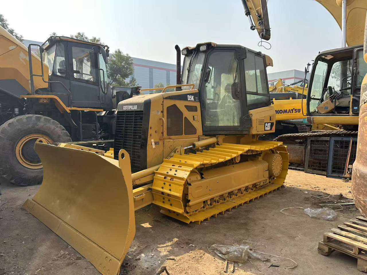 CATERPILLAR D5K - Buldozers: foto 1 CATERPILLAR D5K - Buldozers: foto 1