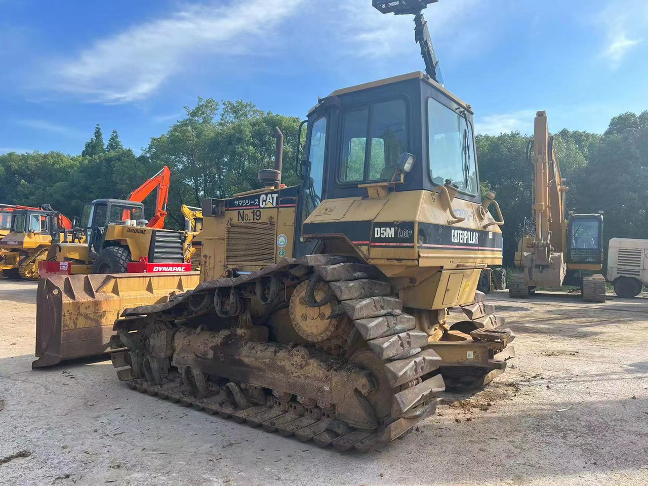 CATERPILLAR D5M - Buldozers: foto 4 CATERPILLAR D5M - Buldozers: foto 4