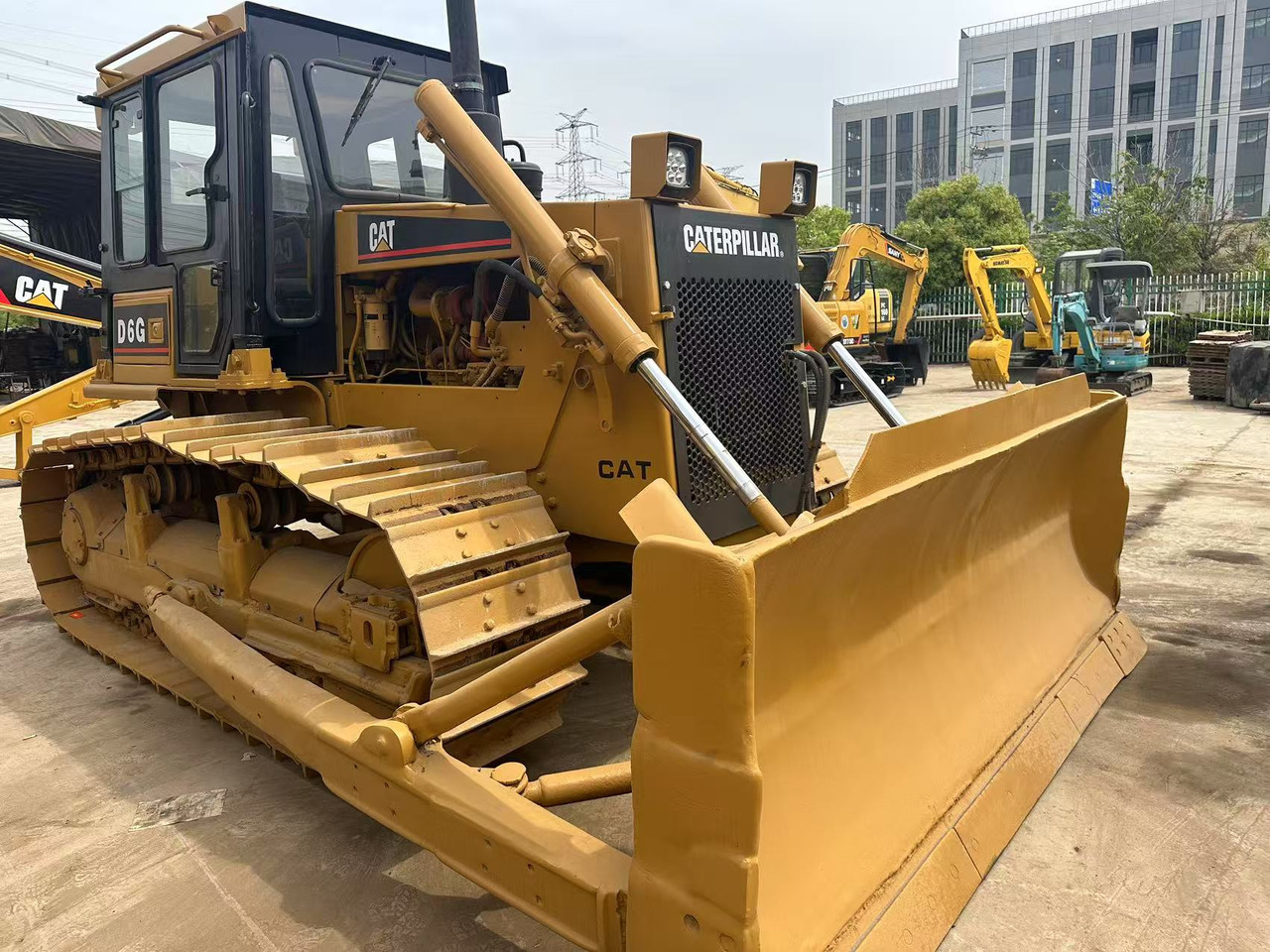 CATERPILLAR D6G - Buldozers: foto 2 CATERPILLAR D6G - Buldozers: foto 2