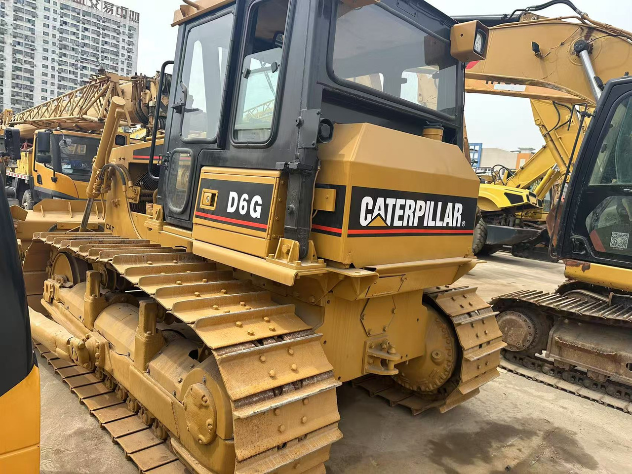 CATERPILLAR D6G - Buldozers: foto 1 CATERPILLAR D6G - Buldozers: foto 1