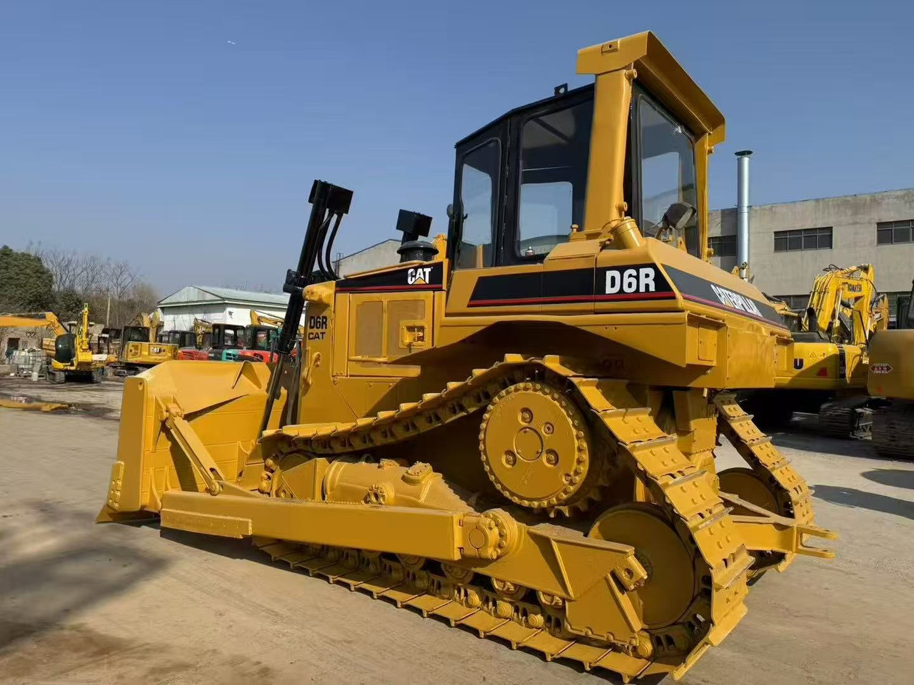 CATERPILLAR D6R - Buldozers: foto 2 CATERPILLAR D6R - Buldozers: foto 2