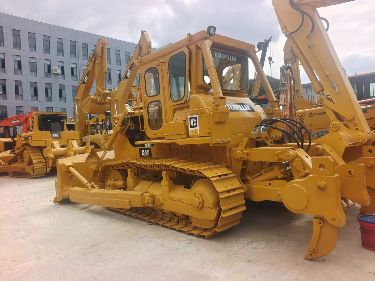 CATERPILLAR D7G - Buldozers: foto 1 CATERPILLAR D7G - Buldozers: foto 1