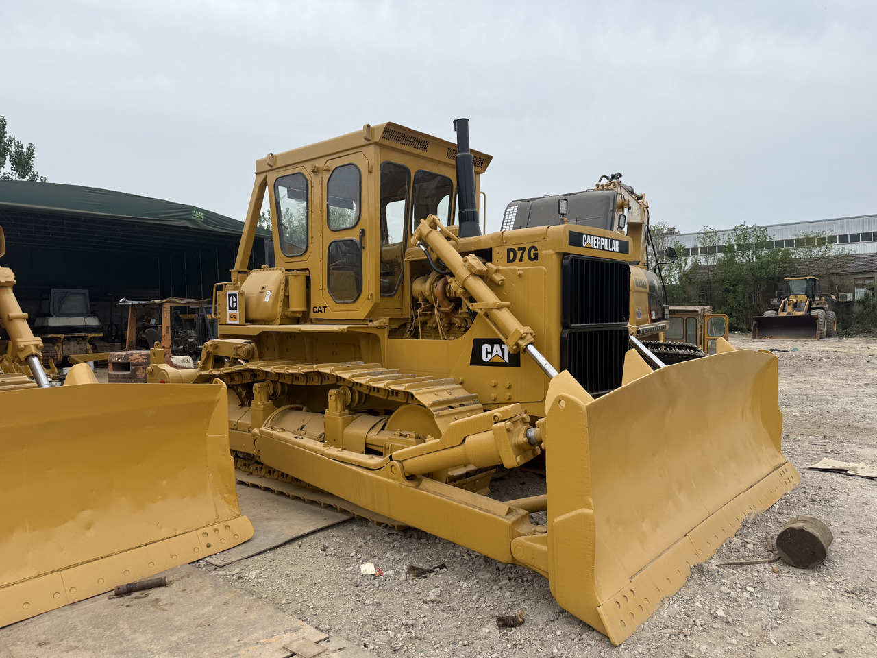 CATERPILLAR D7G - Buldozers: foto 1 CATERPILLAR D7G - Buldozers: foto 1