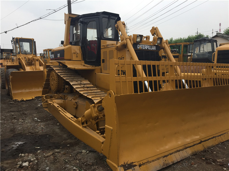 CATERPILLAR D7H - Buldozers: foto 1 CATERPILLAR D7H - Buldozers: foto 1