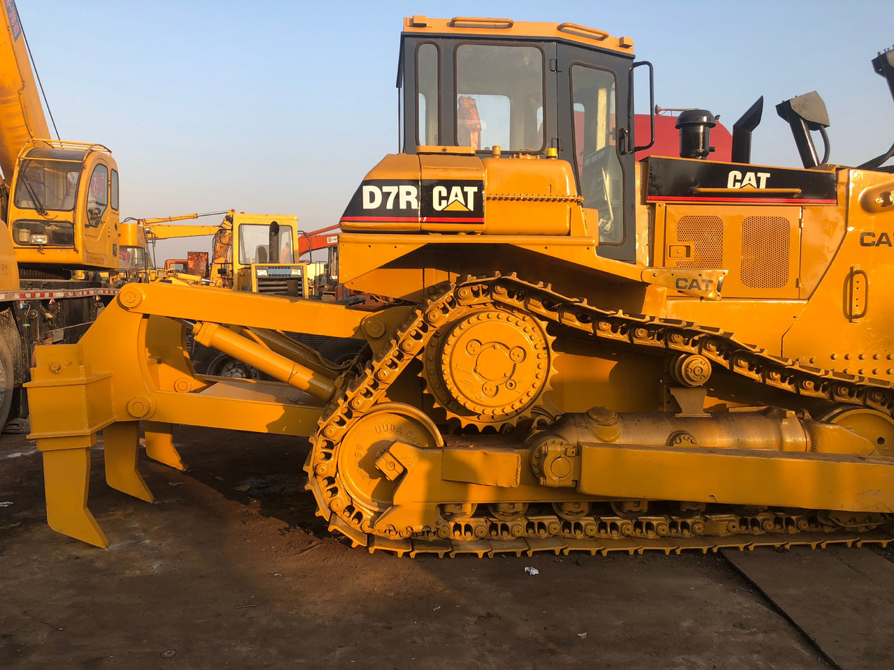 CATERPILLAR D7R - Buldozers: foto 4 CATERPILLAR D7R - Buldozers: foto 4