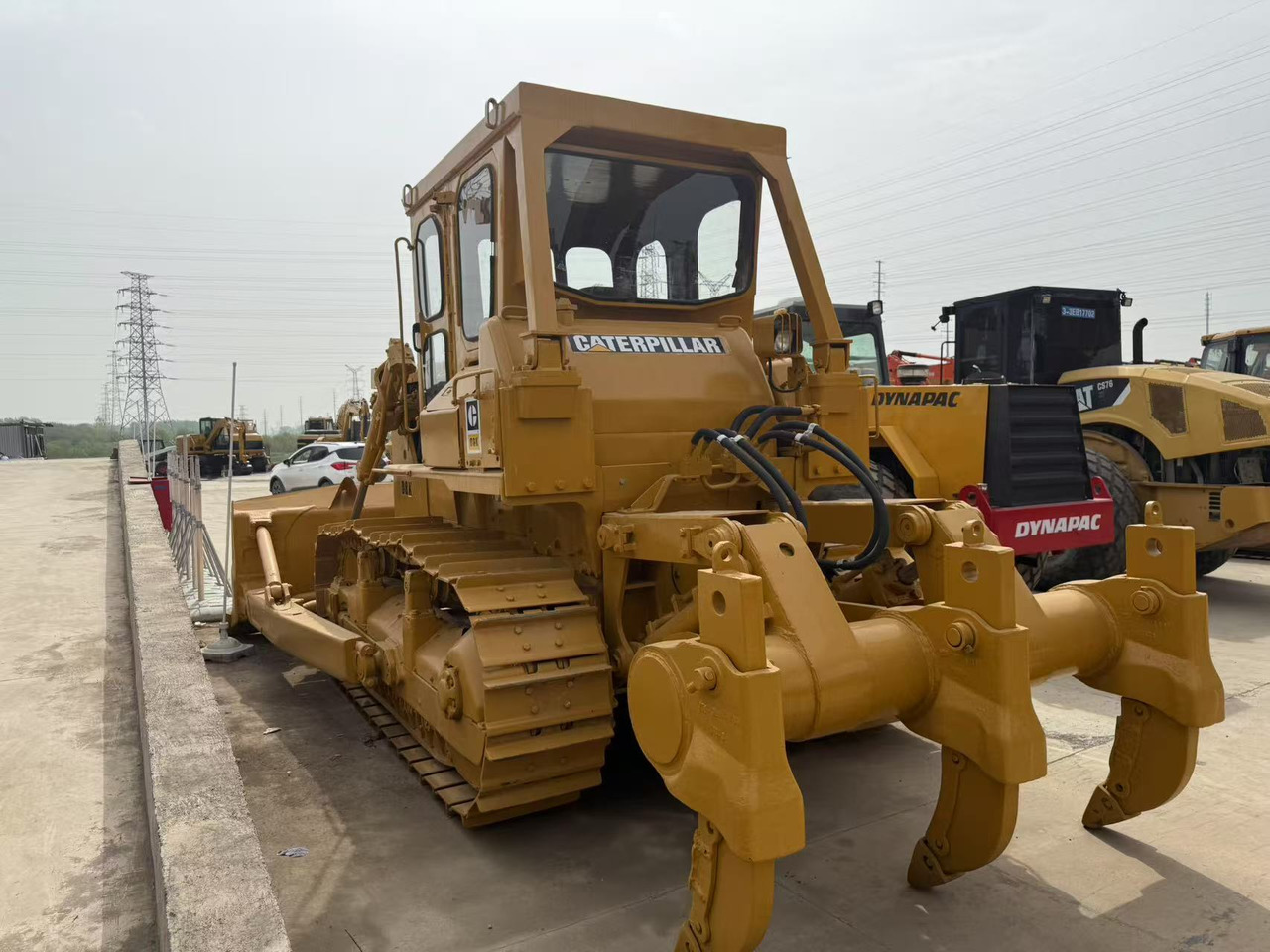 CATERPILLAR D8K - Buldozers: foto 1 CATERPILLAR D8K - Buldozers: foto 1