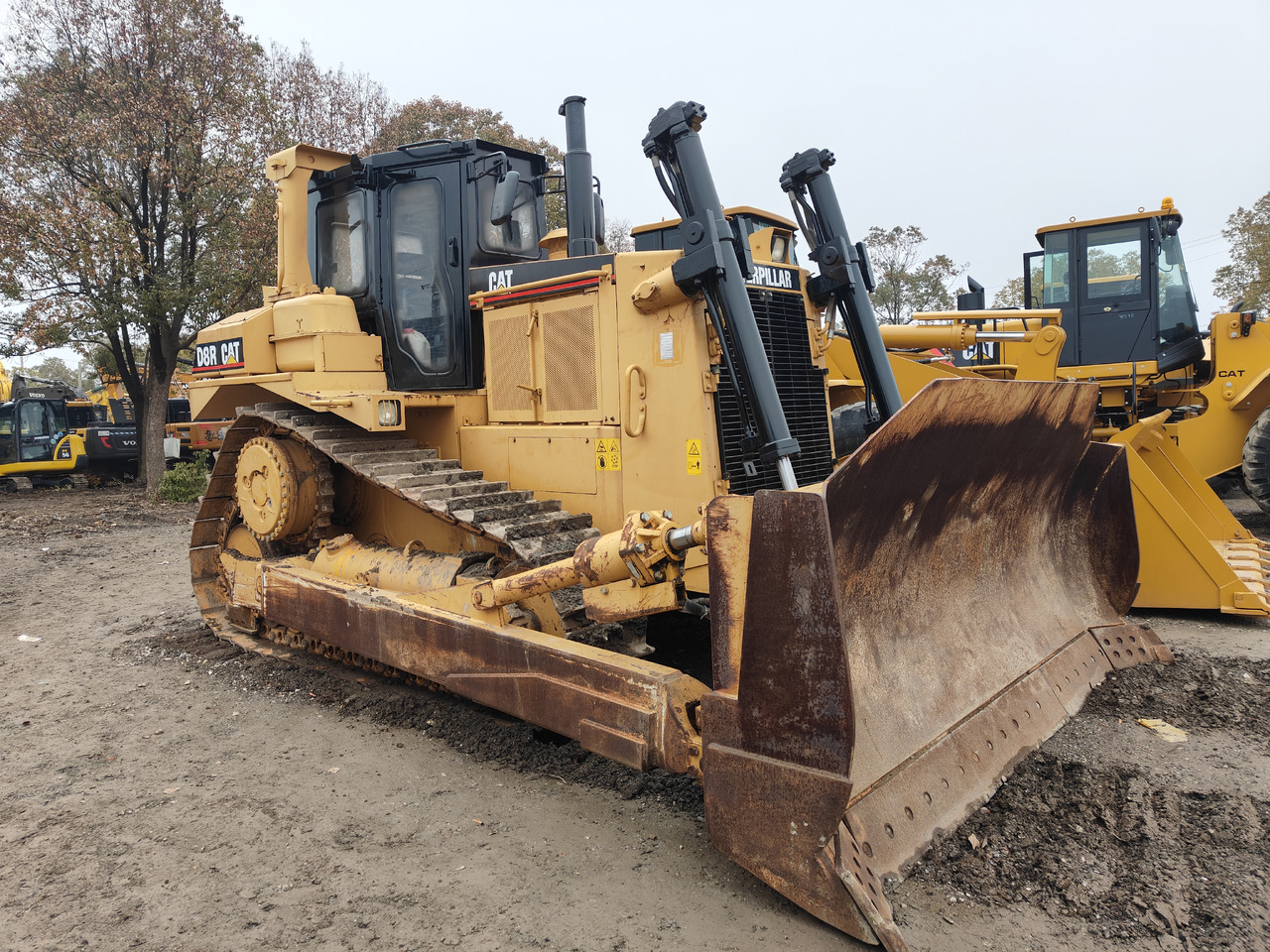 CATERPILLAR D8R - Buldozers: foto 2 CATERPILLAR D8R - Buldozers: foto 2