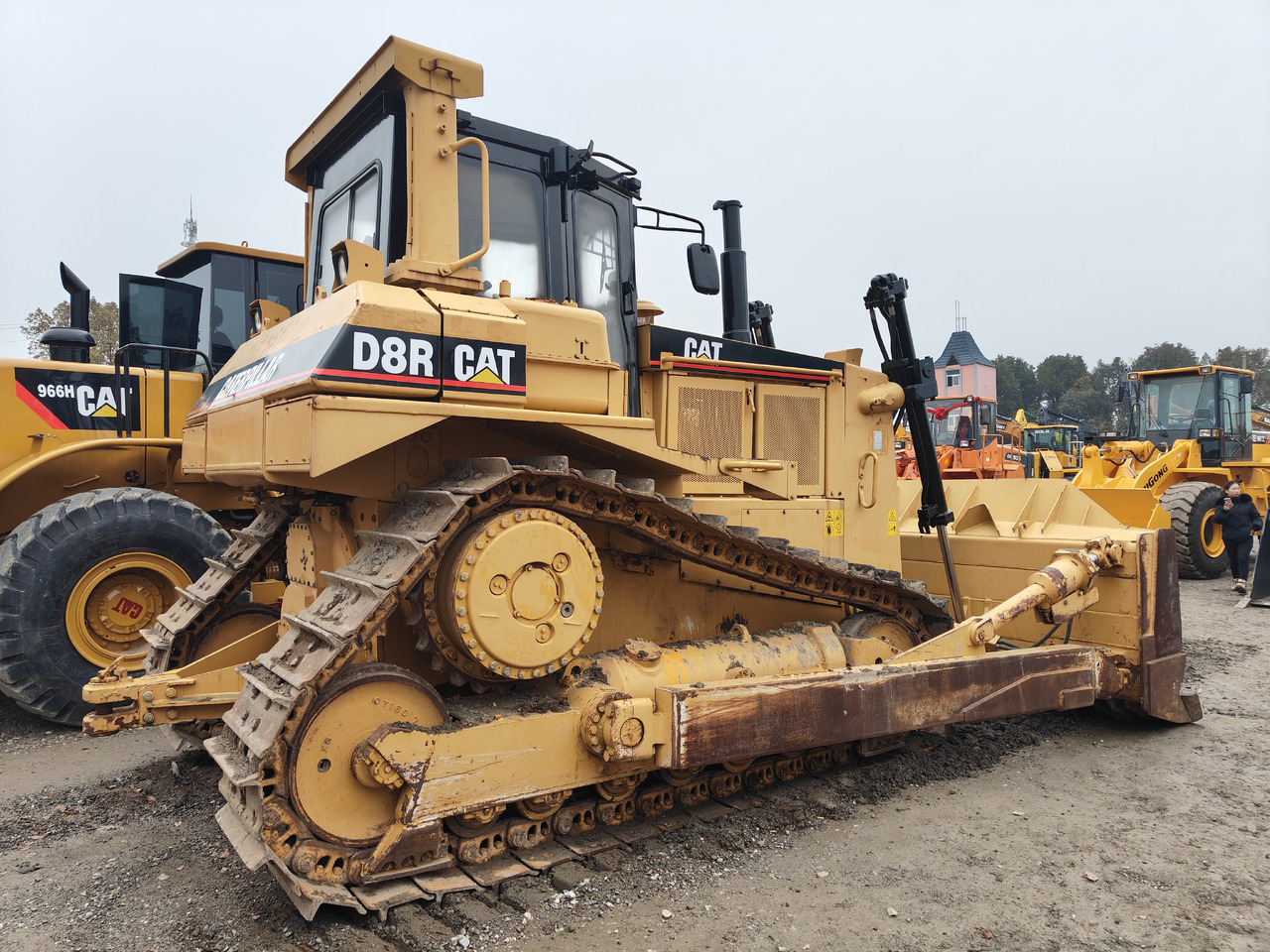 CATERPILLAR D8R - Buldozers: foto 1 CATERPILLAR D8R - Buldozers: foto 1