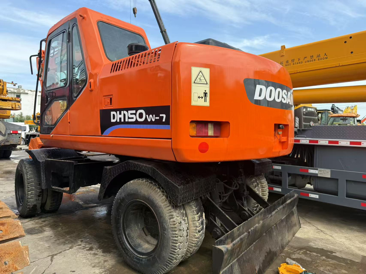 DOOSAN DH150W-7 - Riteņu ekskavators: foto 1 DOOSAN DH150W-7 - Riteņu ekskavators: foto 1