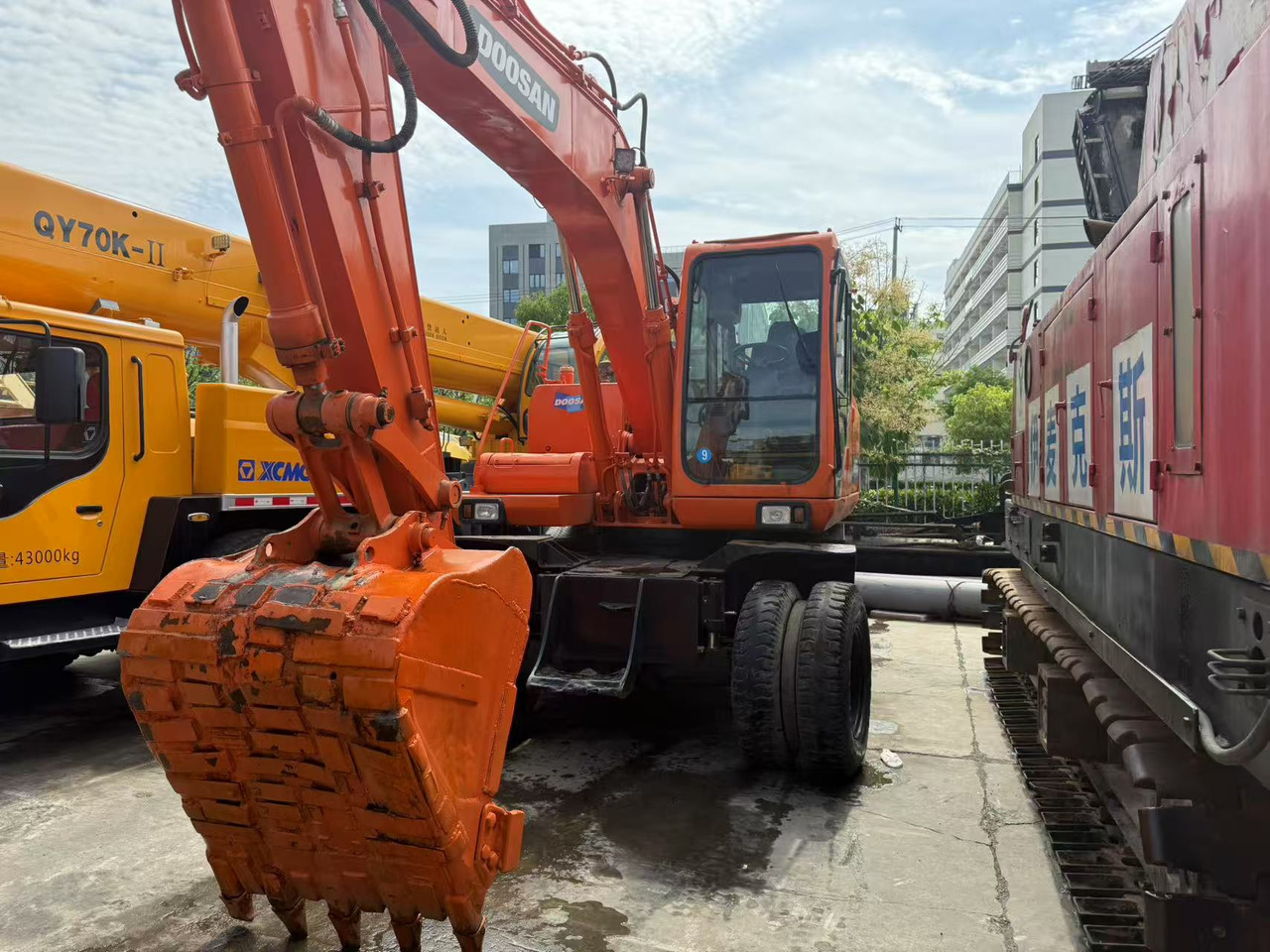 DOOSAN DH150W-7 - Riteņu ekskavators: foto 1 DOOSAN DH150W-7 - Riteņu ekskavators: foto 1
