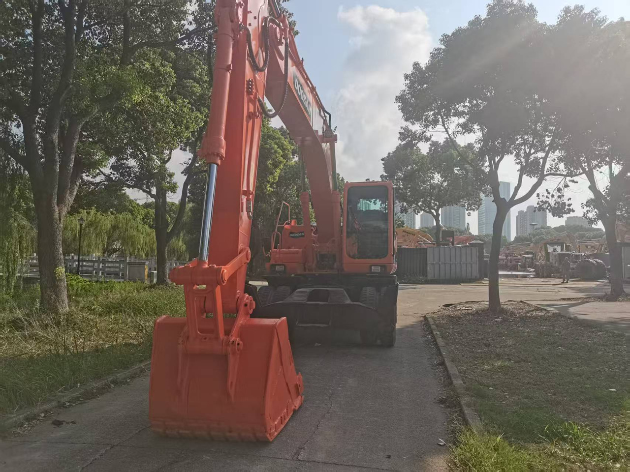 DOOSAN DH210W-9C - Riteņu ekskavators: foto 1 DOOSAN DH210W-9C - Riteņu ekskavators: foto 1