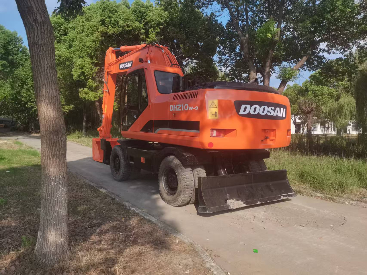 DOOSAN DH210W-9C - Riteņu ekskavators: foto 3 DOOSAN DH210W-9C - Riteņu ekskavators: foto 3