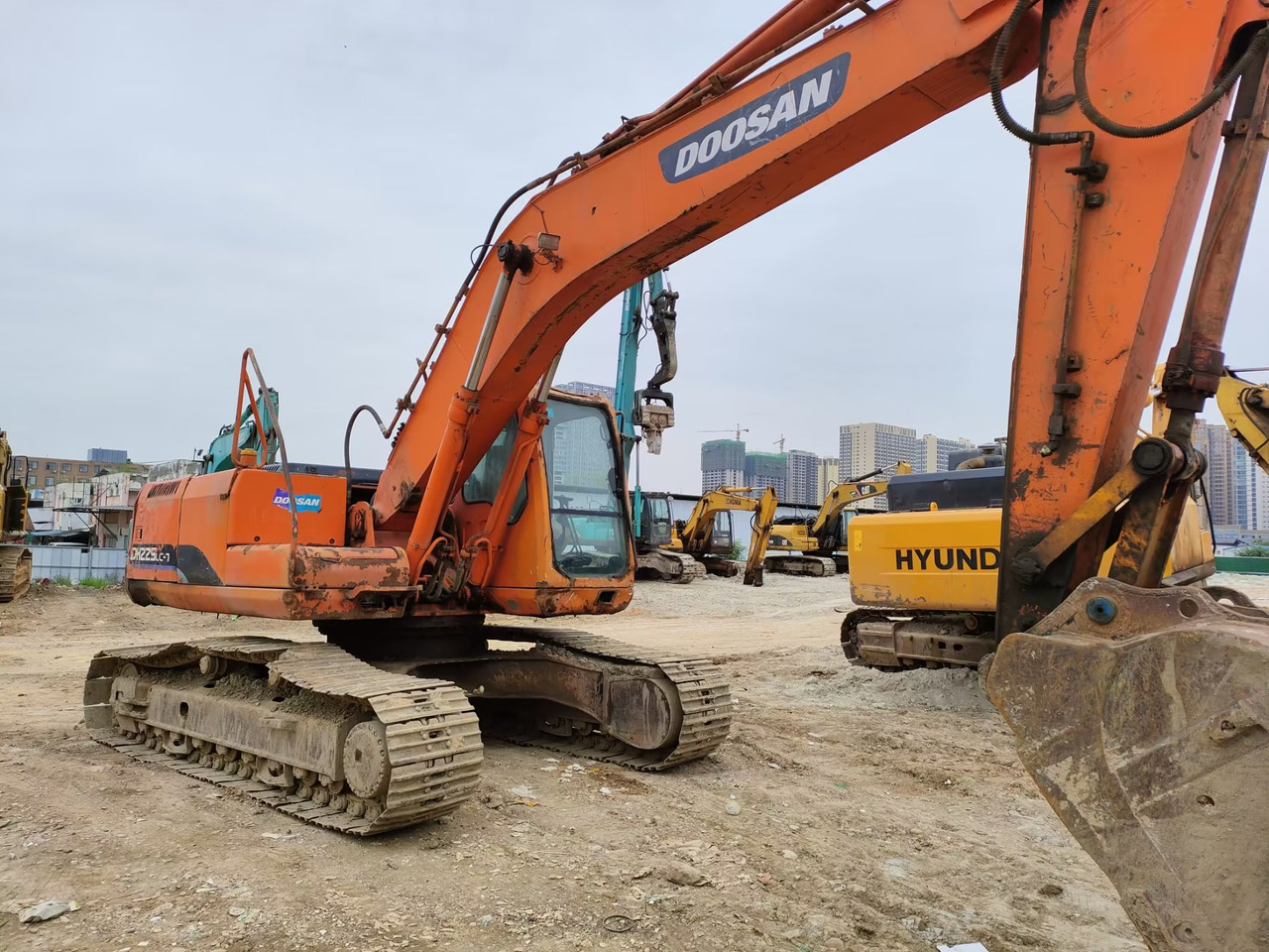 DOOSAN DH225LC-7 - Kāpurķēžu ekskavators: foto 3 DOOSAN DH225LC-7 - Kāpurķēžu ekskavators: foto 3