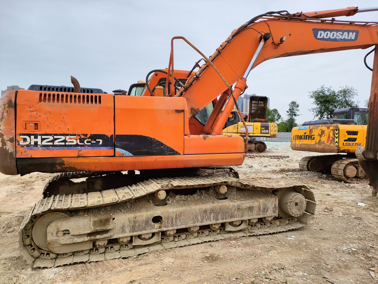 DOOSAN DH225LC-7 - Kāpurķēžu ekskavators: foto 2 DOOSAN DH225LC-7 - Kāpurķēžu ekskavators: foto 2