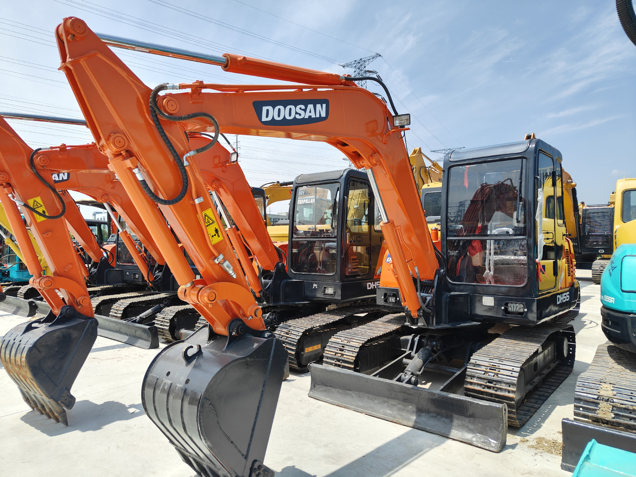 DOOSAN DH55 - Kāpurķēžu ekskavators: foto 1 DOOSAN DH55 - Kāpurķēžu ekskavators: foto 1