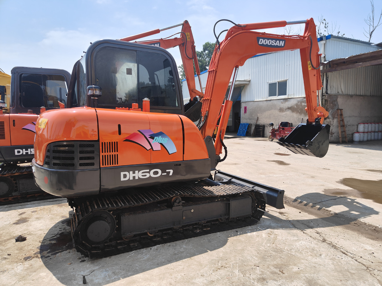 DOOSAN DH60-7 - Kāpurķēžu ekskavators: foto 2 DOOSAN DH60-7 - Kāpurķēžu ekskavators: foto 2
