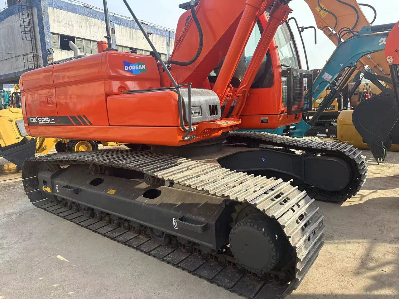 DOOSAN DX225LC - Kāpurķēžu ekskavators: foto 3 DOOSAN DX225LC - Kāpurķēžu ekskavators: foto 3