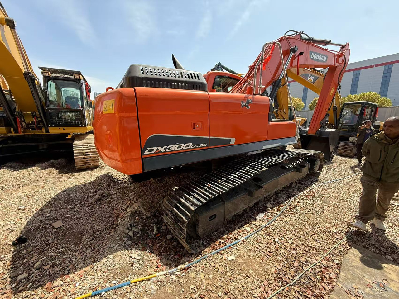 DOOSAN DX300LC-9C - Kāpurķēžu ekskavators: foto 1 DOOSAN DX300LC-9C - Kāpurķēžu ekskavators: foto 1