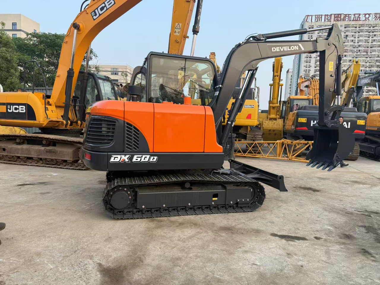 DOOSAN DX60D-10 - Mini-ekskavators: foto 4 DOOSAN DX60D-10 - Mini-ekskavators: foto 4